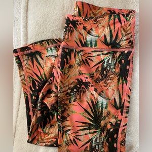 Women’s Size Small Capri Zella Leggings.